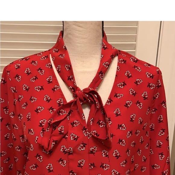 Draper James Lipstick Tie Neck Blouse in Lipstick Red Floral, Size XSmall - Picture 4 of 16